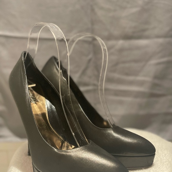 Black authentic Gucci heel - Picture 2 of 3